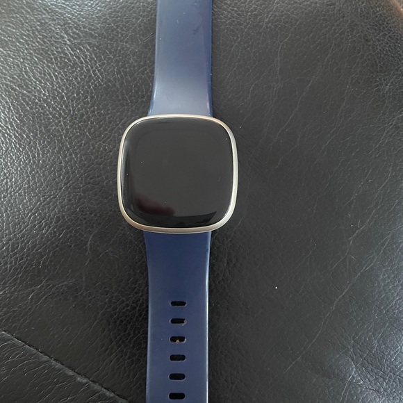 Fitbit versa 3 - Picture 3 of 3